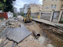 Напълно разрушена е настилката на ул. "Петър Скорчев" във Варна след аварията