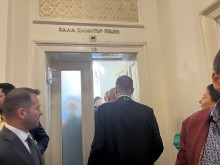 Бойко Борисов влезе в стаята на "Възраждане" в НС
