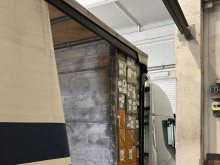 Откриха контрабандни стоки за над 1 млн. лв. в двойни стени на четири товарни автомобила
