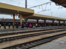 Младеж изживя истински кошмар във влак на гара Пловдив, бил е сам в купето