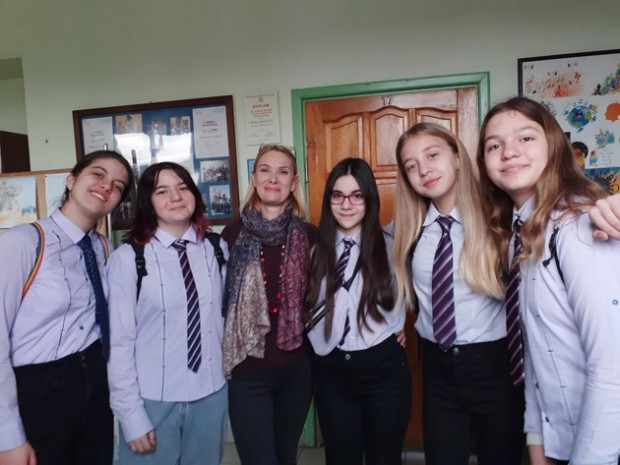 Ученици и учители от СУ Гео Милев във Варна взеха