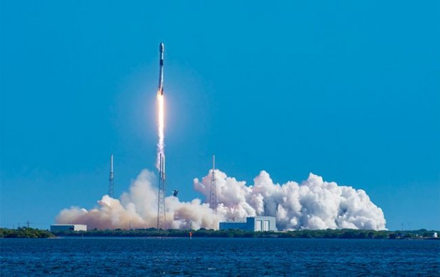 SpaceX изстреля в орбита 21 сателита Starlink от второ поколение