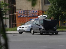 Поредна катастрофа в "Тракия", два автомобила с изкривени ламарини