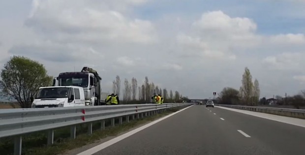 </TD
>Заради възстановителни дейности в участъка на автомагистрала Тракия днес се