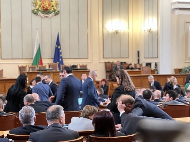 Депутатите си разпределят комисиите, правната ще бъде оглавена от ПП-ДБ