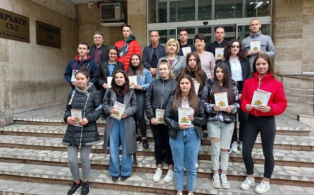 Гимназисти се докоснаха до работата на съдиите и прокурорите в Кюстендил