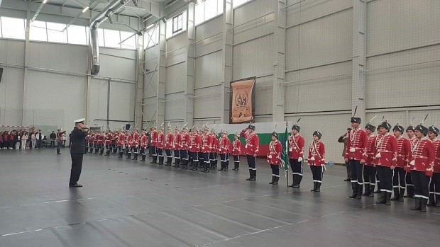Връчиха знамето на 16-ти ученически гвардейски отряд в Рудозем