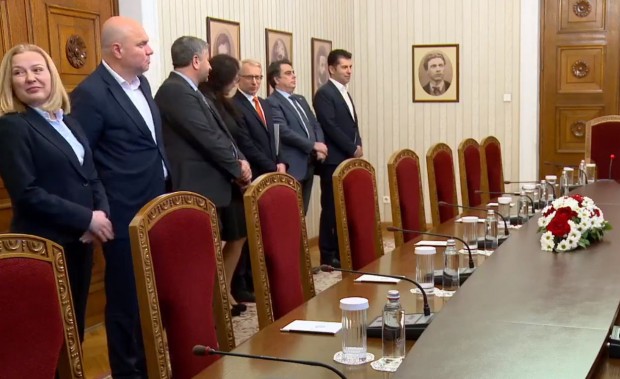 Президентът Радев провежда консултации с парламентарно представените партии за съставяне