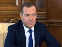 Медведев "преведе" думите на Столтенберг: Украйна ще се присъедини към НАТО на части
