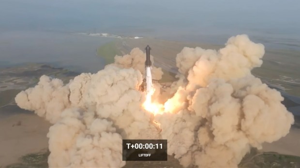 Огромният Starship на SpaceX излетя в небето вчера но космическият
