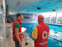 БЧК-Бургас провежда курсове за водни спасители