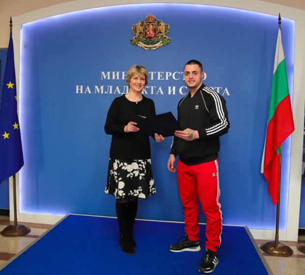 Министър Лечева се срещна с шампиона Карлос Насар и с Божидар Андреев