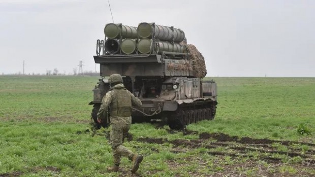 Силни експлозии над Крим - Руските сили обявиха "работата на ПВО"