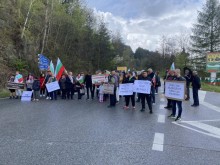 Жители на Калофер протестираха срещу община Карлово