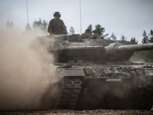 Част от обещаните от Испания танковете Leopard 2 вече се насочват към Украйна