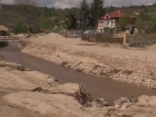 Път в удавеното село Богдан пропадна след проливен дъжд