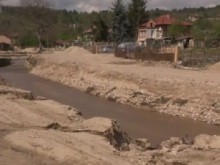 Път в удавеното село Богдан пропадна след проливен дъжд