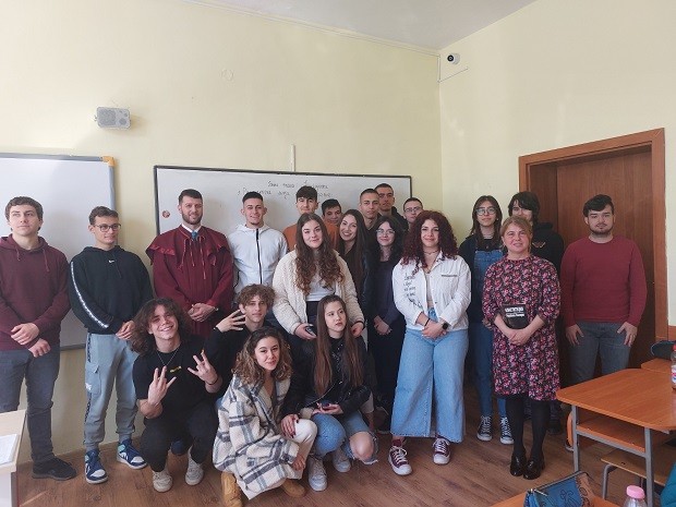Прокурори се срещнаха с ученици от 11 клас в Добрич и разговаряха с тях по важни теми от ежедневието