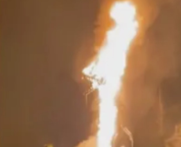 Гигантският дракон Малефисент се запали в Дисниленд в Калифорния по