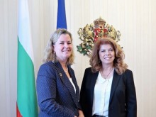 Йотова към Кели Клементс: Вместо адекватно законодателство, започнахме да изграждаме стена след стена
