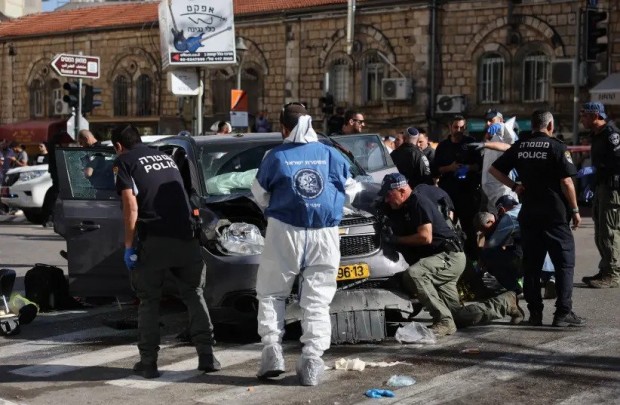 Терористична атака в Ерусалим: Седем души са ранени при врязване на автомобил в пешеходци
