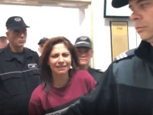 Съдът в Пловдив остави в ареста трафикантите, превозвали мигранти в линейка