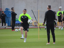 Тодор Неделев се върна към пълноценни тренировки преди мача с ЦСКА - София