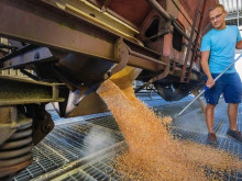 Полша иска забраната за внос на украинско зърно да продължи до края на годината