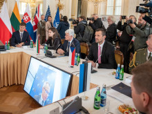 Укрепването на Източния фланг на НАТО обсъдиха министрите на отбраната от Б-9