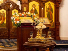 Света литургия и Вечерня с петохлебие и акатист на Възкресение Христово в софийски храм