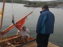 Победител в "Биг Брадър" помогна на австралийски пътешественик, корабокруширал край Приморско
