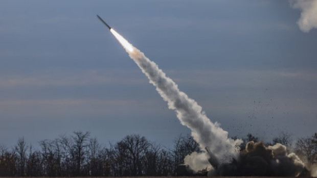 Срещу няколко украински града включително столицата Киев бяха нанесени ракетни
