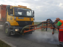 Кърпят асфалта по основна пътна артерия в района на Община Петрич