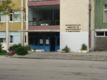 Абитуриенти от ПГЕЕ останаха без бал заради некоректен туроператор