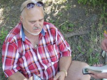 Командос размахва палка пред жени на пътя, те го "арестуват"