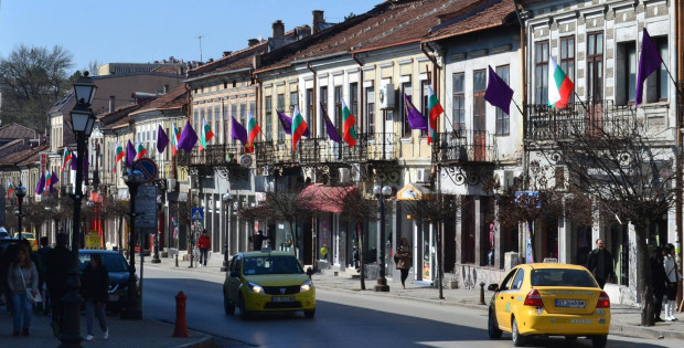 Мажоретки затварят временно главната улица на Велико Търново