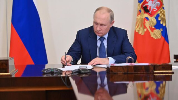 Владимир Путин подписа с нов указ: Доживотен затвор за държавна измяна