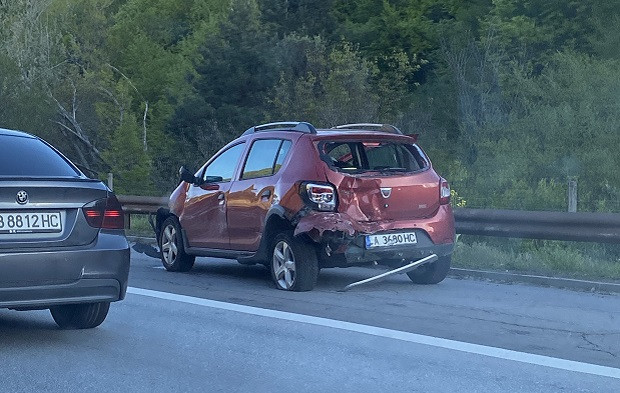 Катастрофа на автомагистрала "Тракия" затруднява движението в посока Пловдив