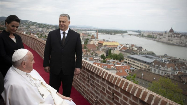 Папата нападна Орбан в Будапеща: "В Европа се надига опасен национализъм, ако сте християни ще приемате мигранти като другите европейци"
