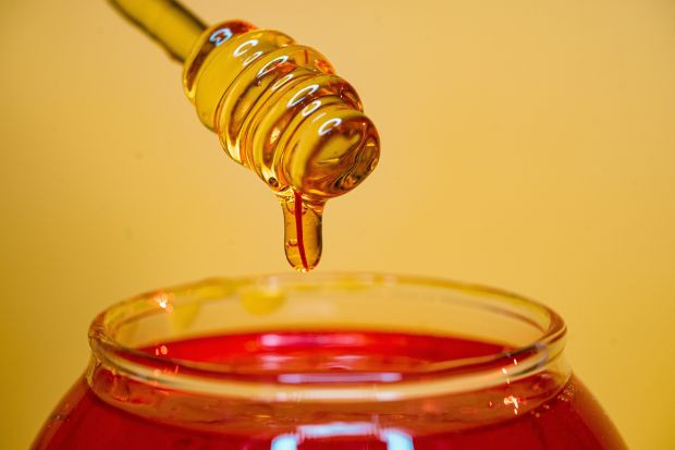 Фалшив мед заля пазара