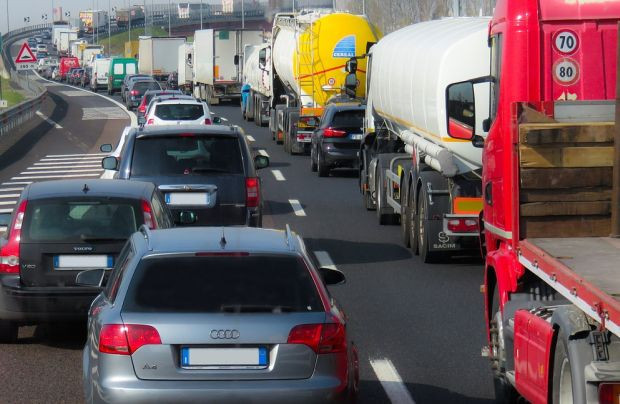 Интензивен трафик по границата с Румъния и Сърбия за леки автомобили