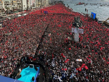 Повелителят на тълпите: Ердоган привлича стотици хиляди на предизборни митинги в Турция