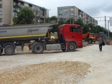 Полагат износващия слой по южното платно на бул. "България" през уикенда