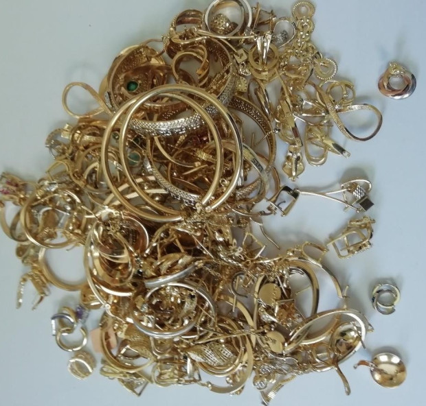 Бургаската митница продава на търг златни и сребърни накити