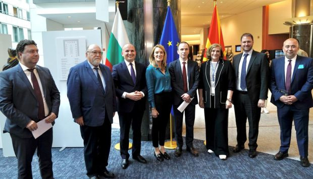 България и РСМ откриха съвместна изложба в Брюксел информира Българският
