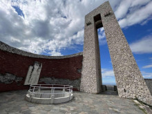 Перущица организира почистване на Паметника на трите поколения