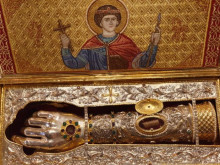 Частицата от мощите на св. Георги Победоносец гостува за благословение в Брезник