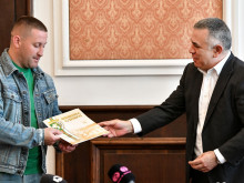 Автобусният водач Билял Хасанов, спасил човешки живот, получи отличие на Общината от кмета Стефан Радев