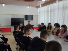 Прокурори и ученици от Добрич участваха в симулация на съдебен процес