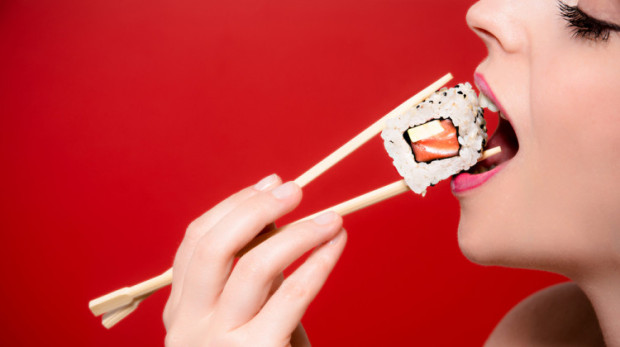 Експерти обясняват че въпреки своята популярност особено сред младежите суши